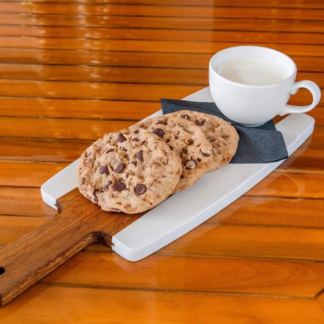 COOKIES & MILK.