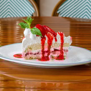 Strawberry & Cream Cake